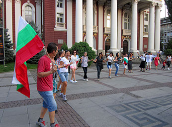 НОВА Кетъринг - Коктейлни маси под наем за парти, бар маси под наем, блок и бюфет маси под наем, еластанови калъфи